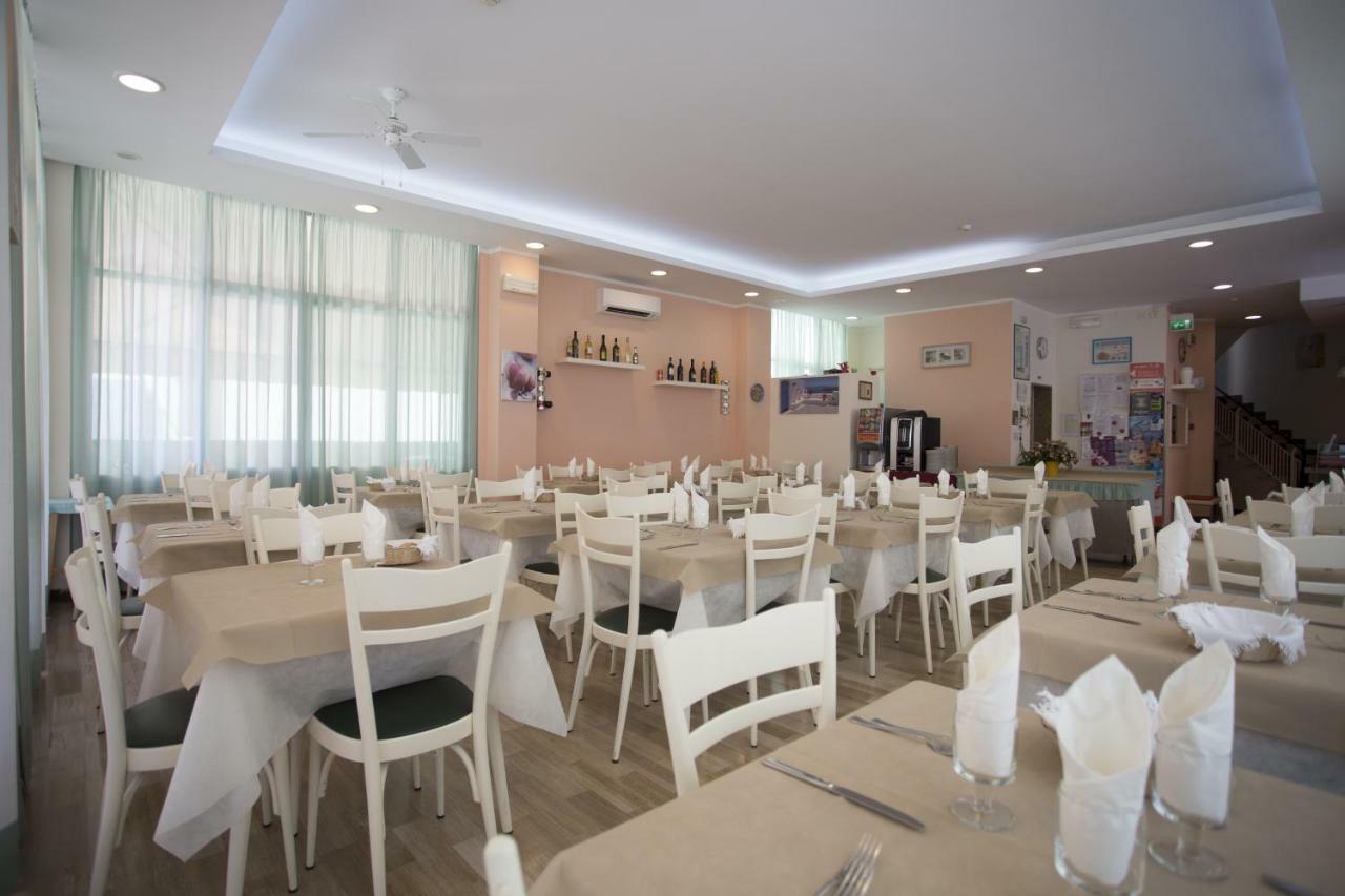 Hotel Madrid Cattolica Bagian luar foto