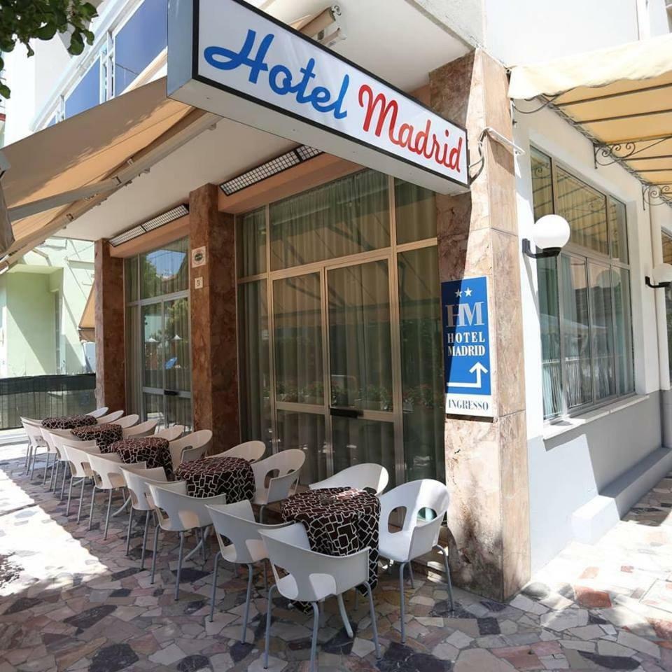 Hotel Madrid Cattolica Bagian luar foto