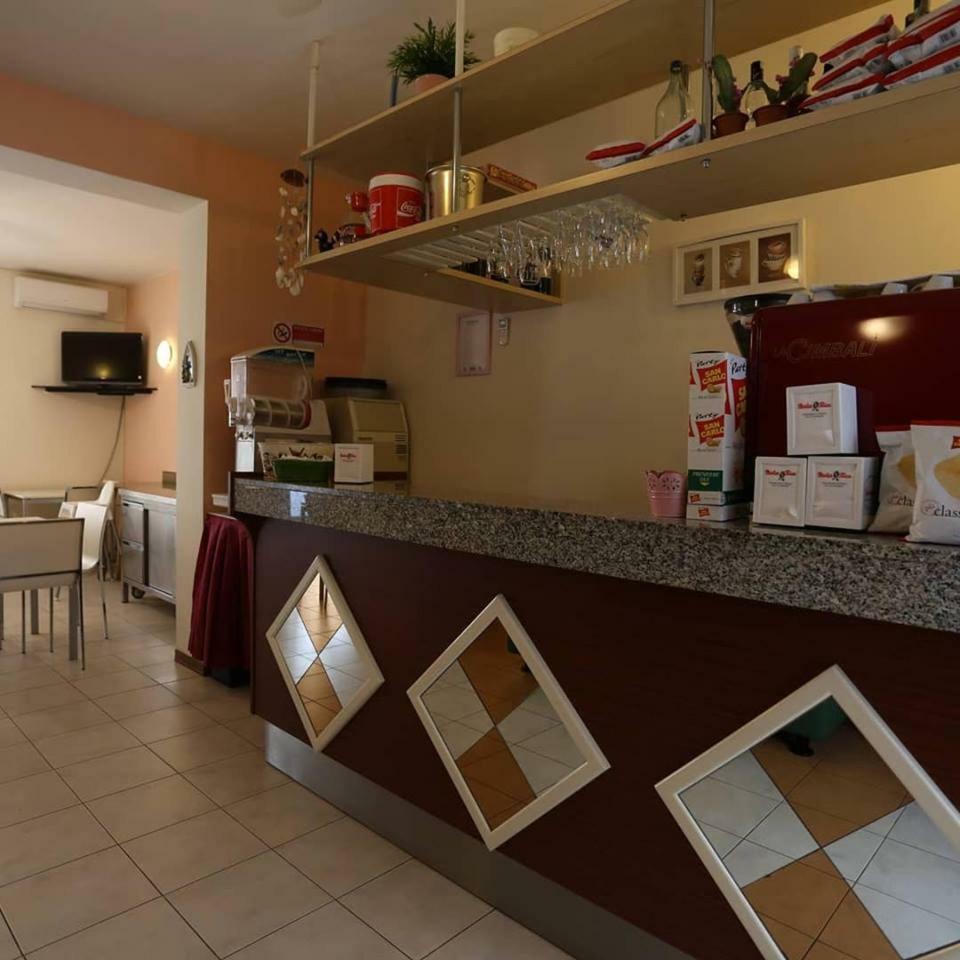 Hotel Madrid Cattolica Bagian luar foto