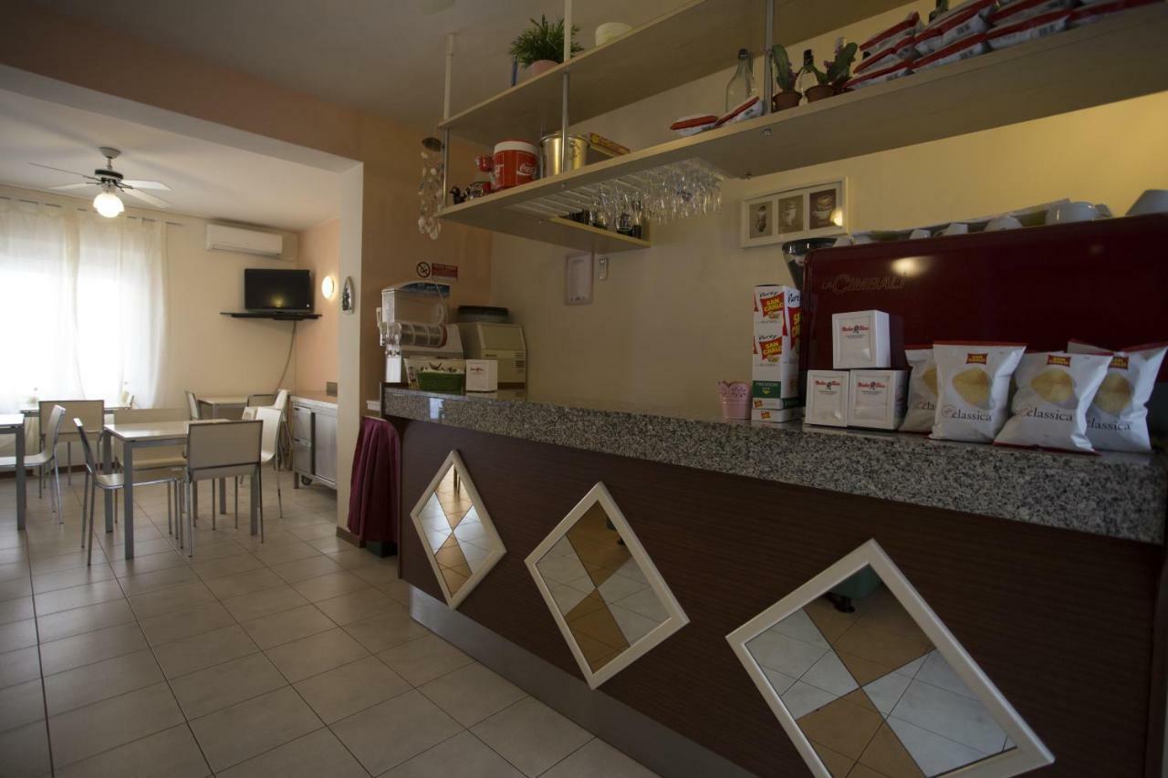 Hotel Madrid Cattolica Bagian luar foto